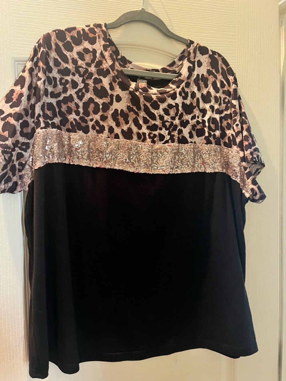Plus-Size Black Short Sleeve Top with Pink Leopard Yoke and Sequin Band